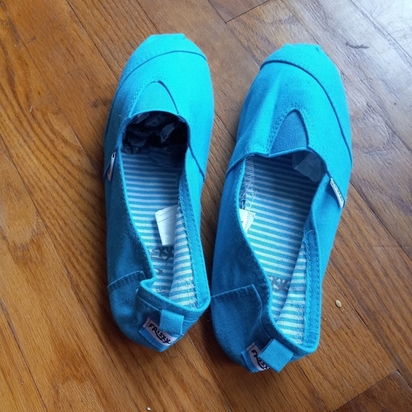 Women’s Bleu canvas Flat slip on Size 8 in Excellent Used Condition - Picture 5 of 8